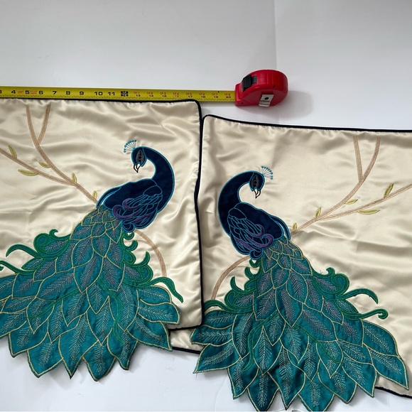 2 Pillowcase cover 18 x 18 - Picture 1 of 5